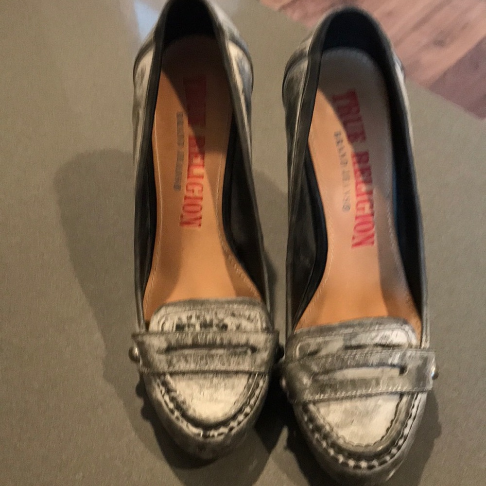 Women’s shoes